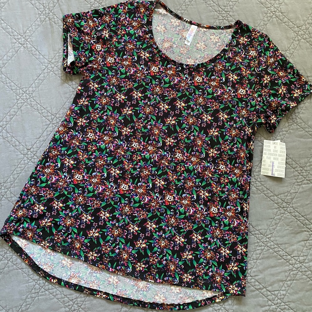 Lularoe Large Women’s Classic Tee Shirt